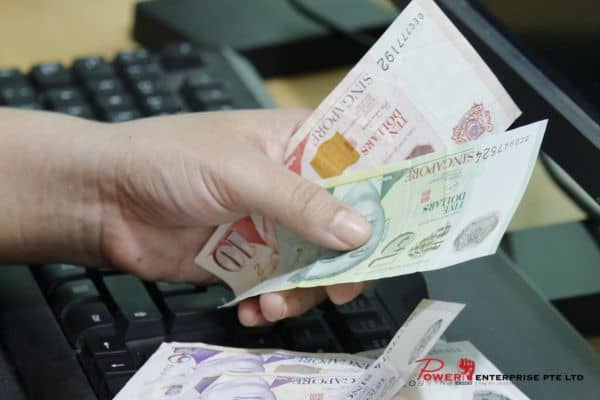 tips foreigners to survive financially in SG